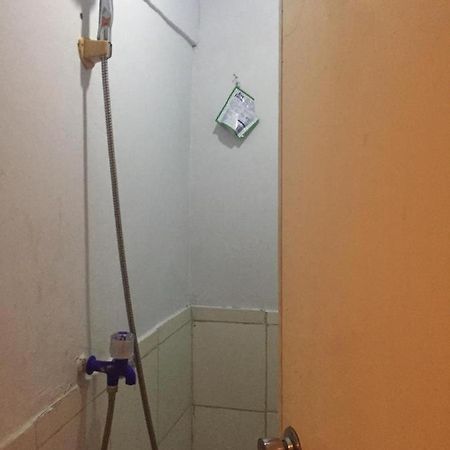 Kos Omah Yanto 19 Guest House Jakarta Exterior photo